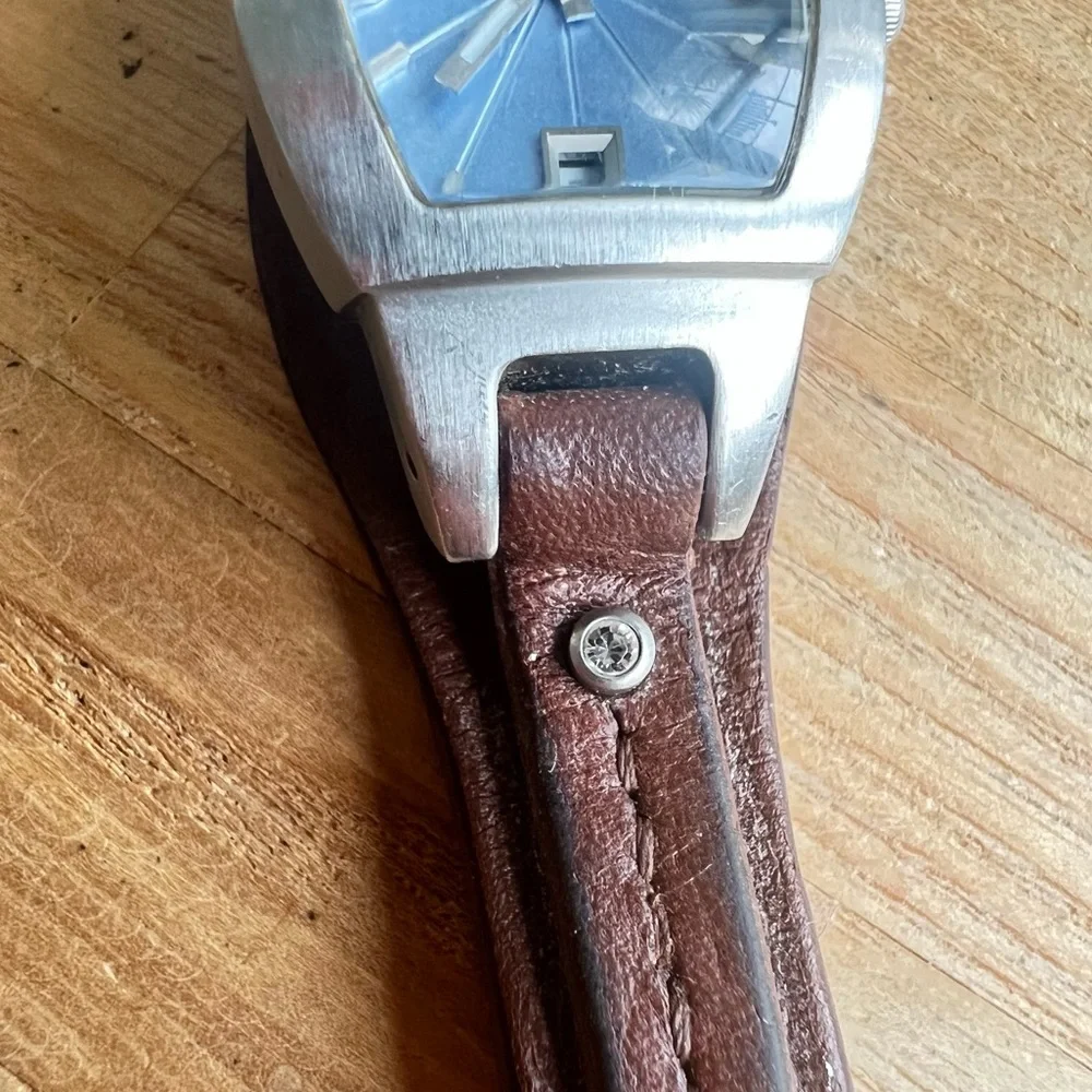Fossil brand model